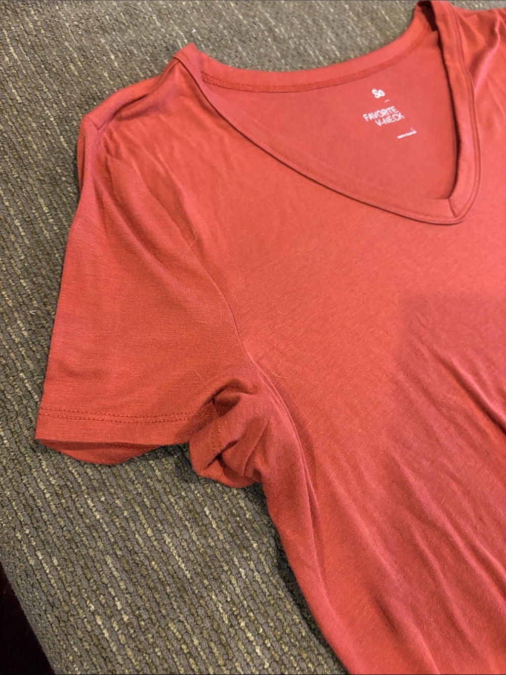 SO Short Sleeve V-Neck Tee in Rust - Picture 4 of 5